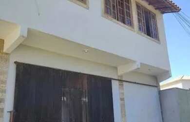 Imagem: A casa possui 2 Dormitórios, 1 Banheiro, 1 Vaga na garagem