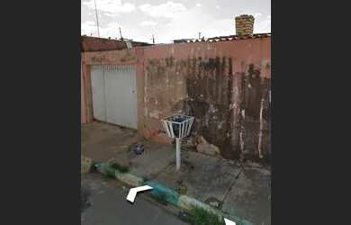 Imagem: A casa possui 3 Dormitórios, 2 Banheiros, 3 Vagas na garagem