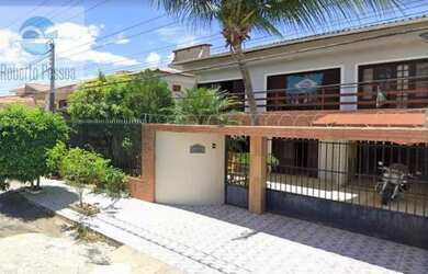 Imagem: A casa possui 4 Dormitórios, 4 Banheiros, 5 Vagas na garagem