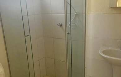 Imagem: A casa em condomínio possui 3 Dormitórios, 1 Banheiro, 2 Vagas