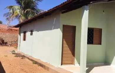 Imagem: A casa possui 3 Dormitórios, 1 Banheiro, 360m² de Área e