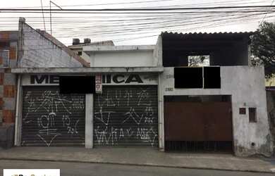 Imagem: A casa possui 4 Dormitórios, 2 Banheiros, 3 Vagas na garagem