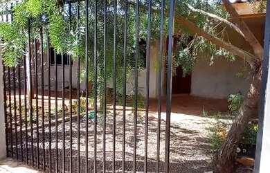 Imagem: A casa possui 3 Dormitórios, 2 Banheiros, 1 Vaga na garagem