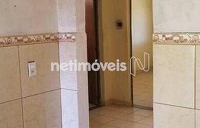 Imagem: A casa possui 2 Dormitórios, 1 Banheiro, 3 Vagas na garagem