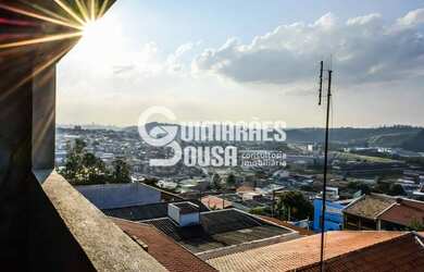 Imagem: A casa possui 3 Dormitórios, 3 Banheiros, 1 Vaga na garagem