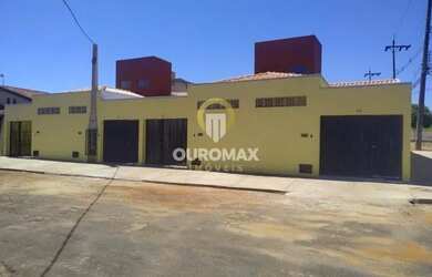 Imagem: A casa possui 2 Dormitórios, 1 Banheiro, 1 Vaga na garagem