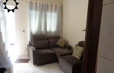 Imagem: A casa possui 3 Dormitórios, 1 Banheiro, 2 Vagas na garagem