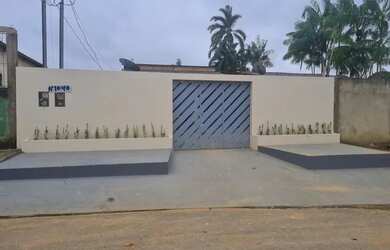 Imagem: A casa possui 5 Dormitórios, 2 Banheiros, 2 Vagas na garagem