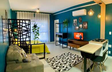 Imagem: O apartamento possui 1 Dormitório, 1 Banheiro, 1 Vaga na garagem