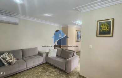 Imagem: A casa possui 3 Dormitórios, 5 Banheiros, 4 Vagas na garagem