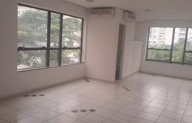 Imagem: O depósito possui 1 Vaga na garagem e 35m² de Área e está