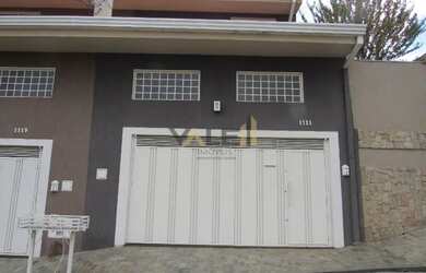 Imagem: A casa possui 3 Dormitórios, 4 Banheiros, 2 Vagas na garagem