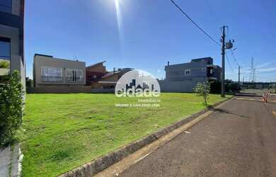 Imagem: O terreno possui 200m² de Área, Imóvel mobiliado e está