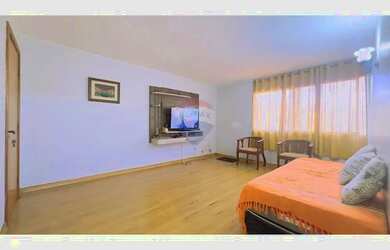 Imagem: O apartamento possui 3 Dormitórios, 1 Banheiro, 1 Vaga na garagem