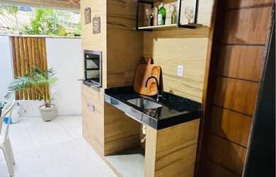 Imagem: A casa possui 2 Dormitórios, Acomodam 10 pessoas e está localizado