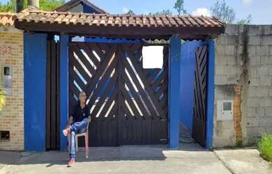 Imagem: A casa possui 2 Dormitórios, 1 Banheiro, 4 Vagas na garagem