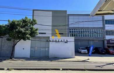 Imagem: O depósito possui 5 Vagas na garagem, 1.105m² de Área e