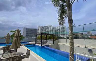 Imagem: A casa possui 4 Dormitórios, 5 Banheiros, 4 Vagas na garagem