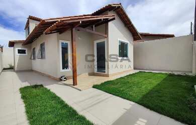 Imagem: A casa possui 3 Dormitórios, 2 Banheiros, 2 Vagas na garagem