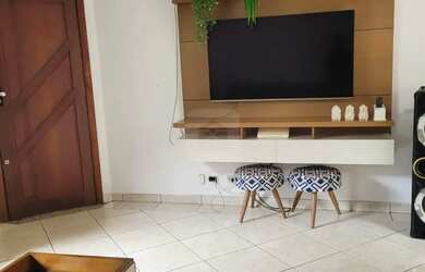 Imagem: A casa possui 3 Dormitórios, 1 Banheiro, 2 Vagas na garagem