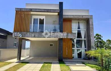 Imagem: A casa possui 3 Dormitórios, 5 Banheiros, 4 Vagas na garagem