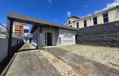 Imagem: O depósito possui 5 Vagas na garagem, 152m² de Área e está