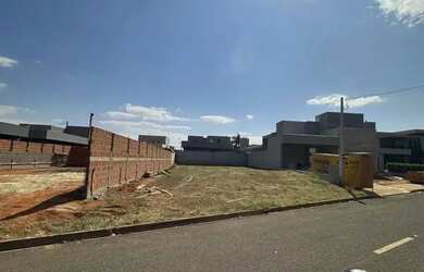 Imagem 2: Terreno Condomínio Residencial Gaivota II , Plano , 3 lados definidos...