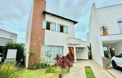 Imagem: A casa possui 3 Dormitórios, 3 Banheiros, 2 Vagas na garagem