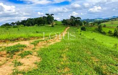 Imagem: O terreno possui 600m² de Área e está localizado em Centro