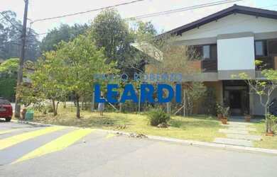 Imagem: A casa em condomínio possui 4 Dormitórios, 4 Banheiros, 4