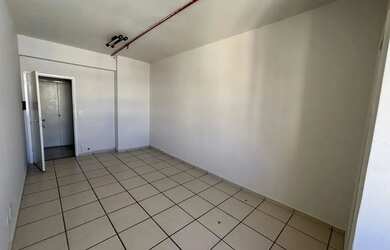Imagem 2: Sala co mbanheiro, 19 andar, Centro, BH