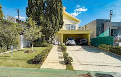 Imagem: A casa em condomínio possui 4 Dormitórios, 5 Banheiros, 4