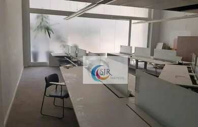 Imagem: O depósito possui 5 Vagas na garagem e 816m² de Área e está