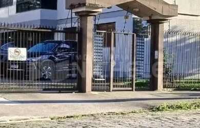 Imagem: O apartamento possui 3 Dormitórios, 1 Banheiro, 1 Vaga na garagem