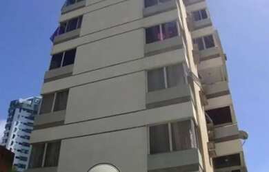 Imagem: O apartamento possui 3 Dormitórios, 1 Banheiro, 1 Vaga na garagem