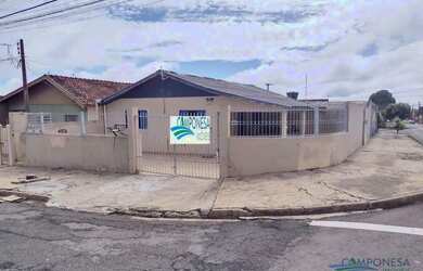 Imagem: A casa possui 3 Dormitórios, 1 Banheiro, 4 Vagas na garagem