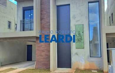 Imagem: A casa em condomínio possui 3 Dormitórios, 4 Banheiros, 2