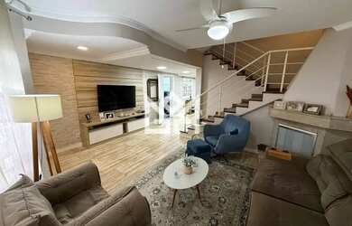 Imagem: A casa possui 3 Dormitórios, 5 Banheiros, 5 Vagas na garagem