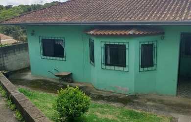 Imagem: A casa possui 3 Dormitórios, 2 Banheiros, 2 Vagas na garagem