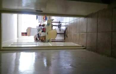 Imagem: A casa possui 3 Dormitórios, 3 Banheiros, 1 Vaga na garagem