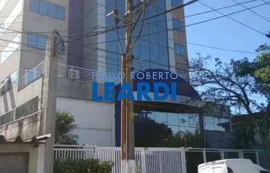 Imagem: O depósito possui 5 Vagas na garagem e 2355m² de Área e está