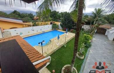 Imagem: A casa possui 5 Dormitórios, 5 Banheiros, 4 Vagas na garagem