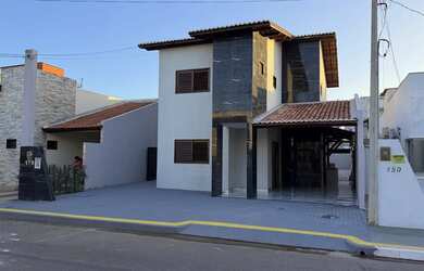 Imagem: A casa em condomínio possui 4 Dormitórios, 4 Banheiros, 3