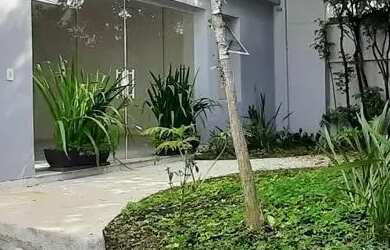 Imagem: A casa possui 3 Dormitórios, 4 Banheiros, 2 Vagas na garagem