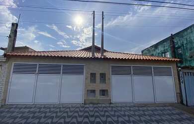 Imagem: A casa possui 2 Dormitórios, 3 Banheiros, 2 Vagas na garagem