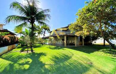 Imagem: A casa em condomínio possui 4 Dormitórios, 4 Banheiros, 5