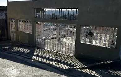 Imagem: A casa possui 2 Dormitórios, 1 Banheiro, 4 Vagas na garagem