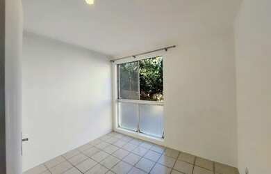 Imagem: O apartamento possui 1 Dormitório, 1 Banheiro, 1 Vaga na garagem