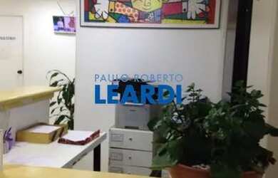 Imagem: O depósito possui 1 Vaga na garagem, 105m² de Área e está