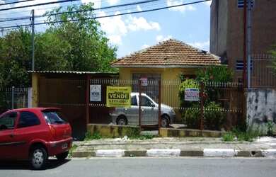 Imagem: A casa possui 2 Dormitórios, 2 Banheiros, 2 Vagas na garagem